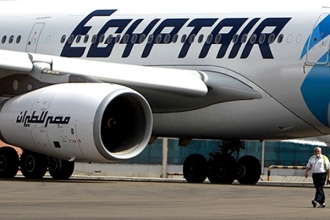 Угонщик самолета EgyptAir отпустил всех пассажиров, кроме членов экипажа и еще четырех человек