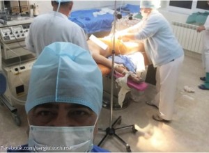 Un medic din Florești își face selfie din sala de nașteri