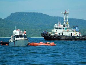 Un feribot s-a scufundat în Marea Java: Peste 50 de persoane au fost salvate