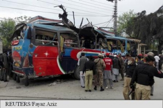 Cel puțin 16 morți în explozia unui autobuz la Peshawar