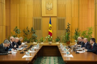 Premierul Pavel Filip solicită reluarea, cât mai curând posibil, a negocierilor în formatul „5+2”