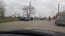 Accident în sectorul Ciocana între o maşină şi un microbuz de linie; O pers ...