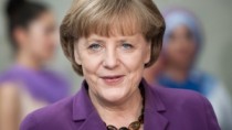 Angela Merkel are o atitudine de \